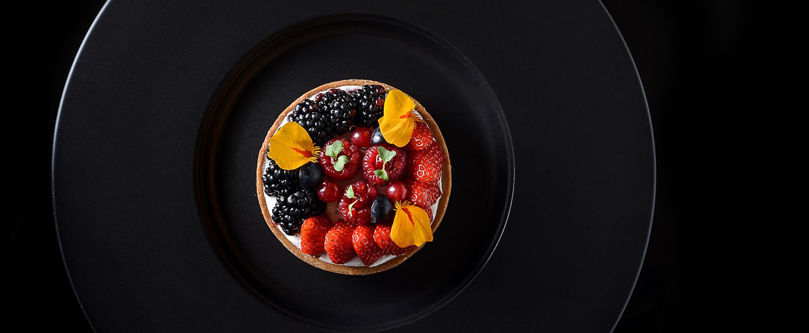 FRUITS ROUGES ET NOIRS en fine tarte...glace à la Vanille de Madagascar